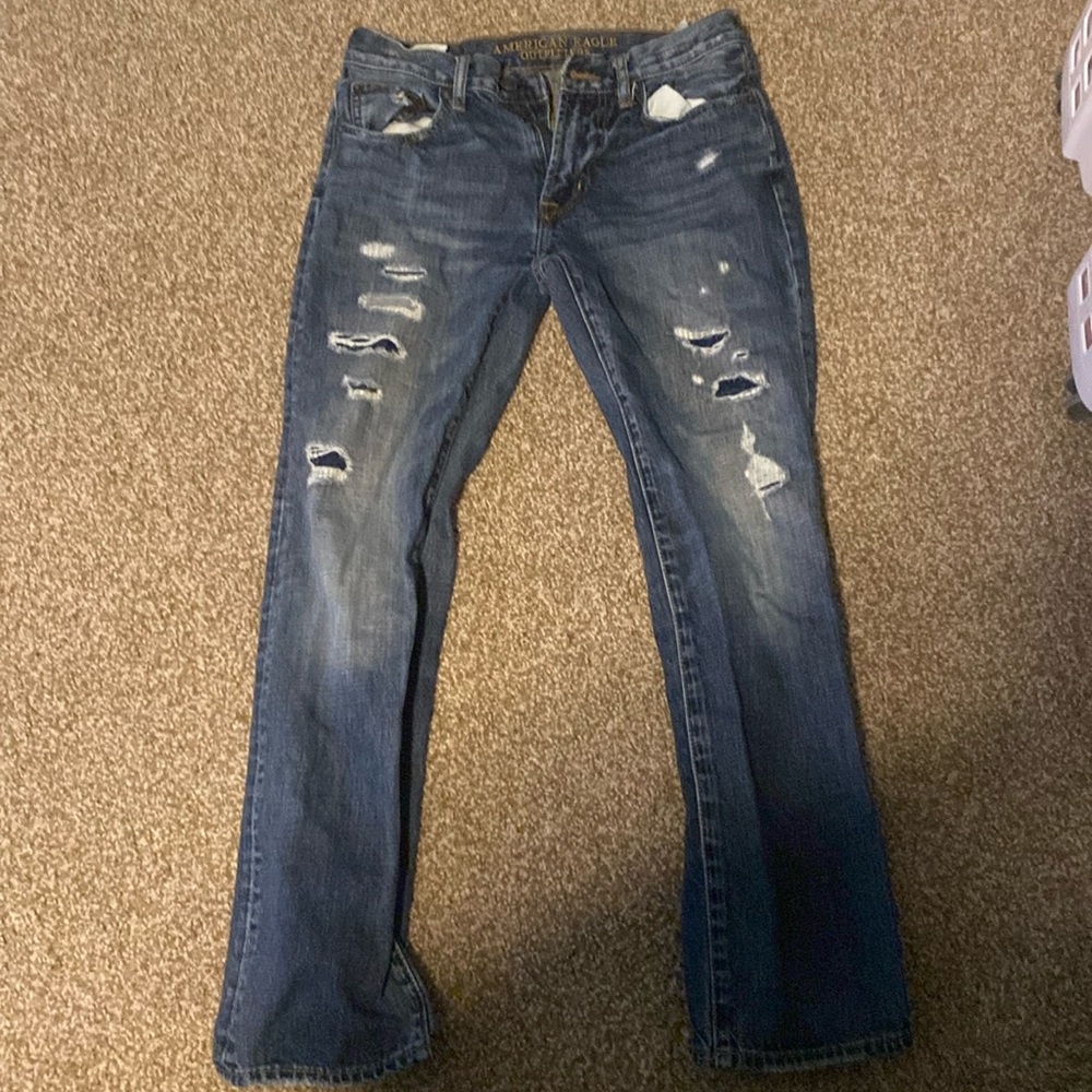 American Eagle 29x32 ripped jeans